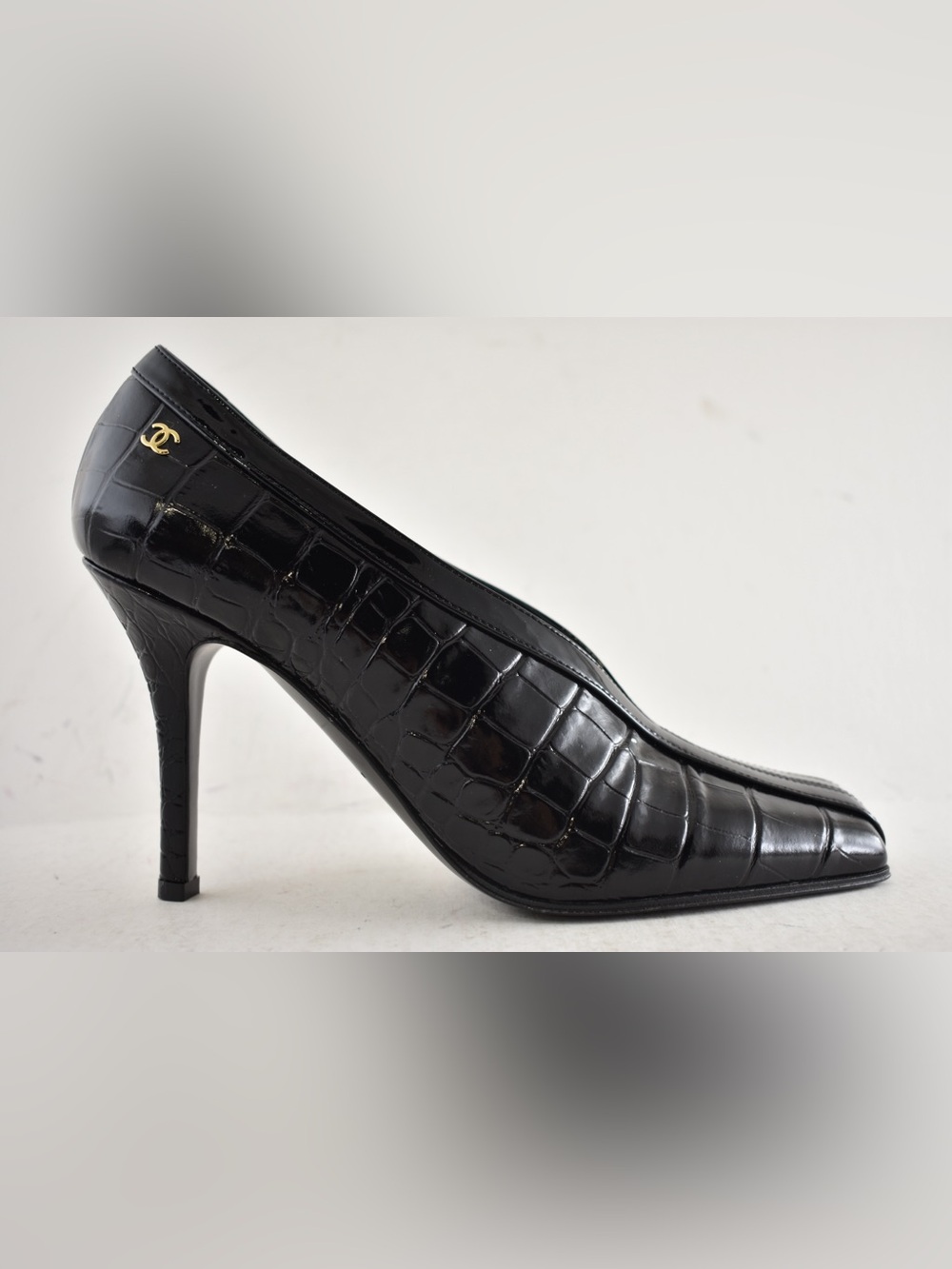 Chanel 26S Blazy Black Crocodile Croc Embossed Patent CC Gold Logo Heel Pump 39 - Picture 2 of 16
